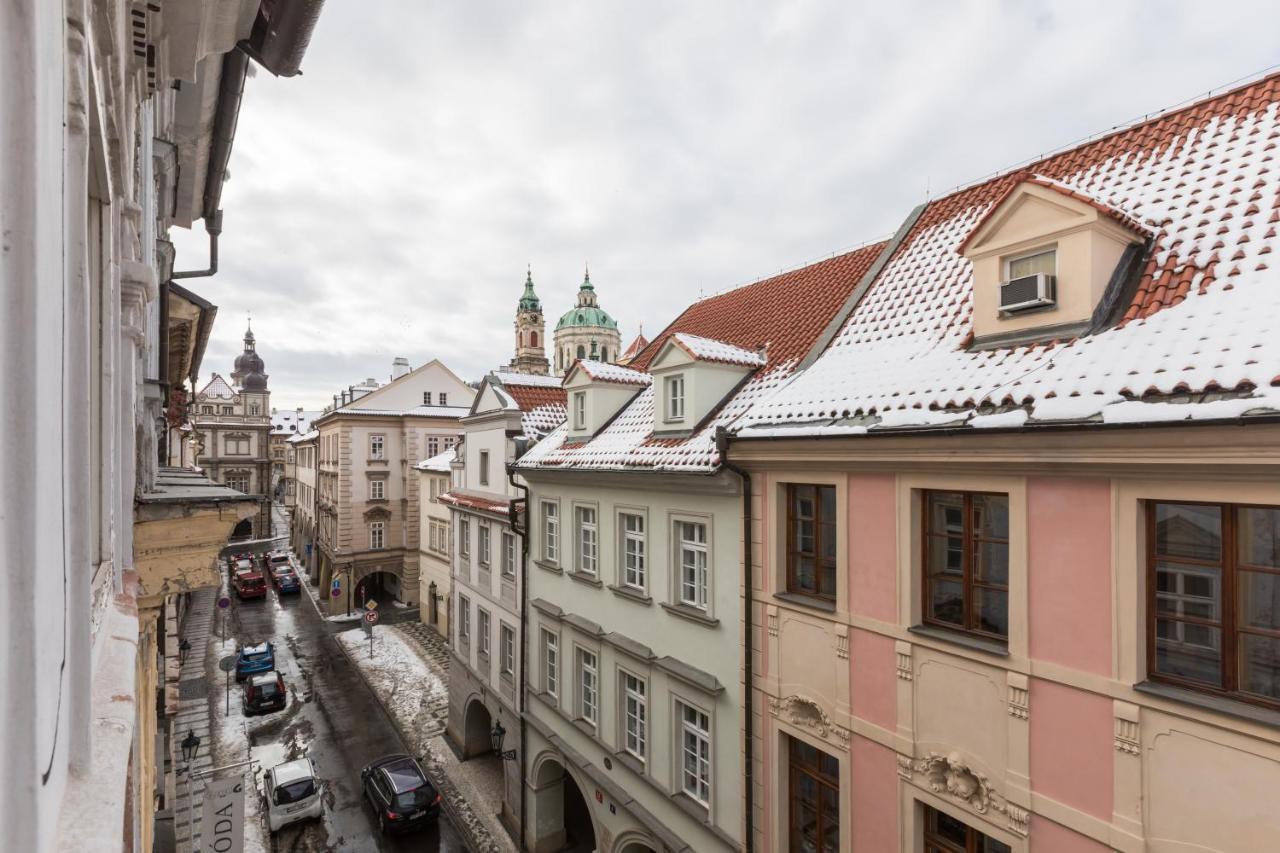 Charles Bridge Royal Apartments - Castle District Praag Buitenkant foto