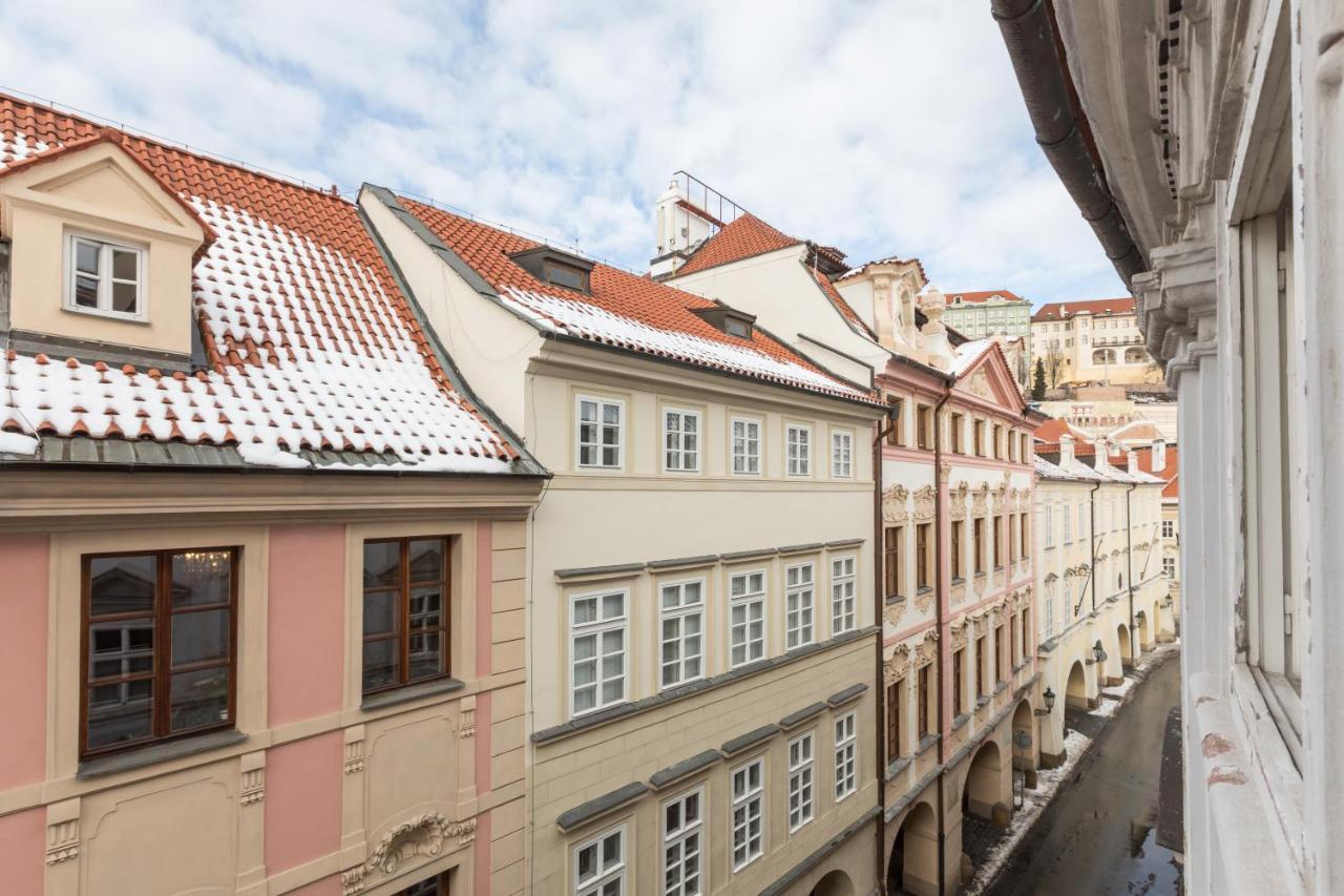 Charles Bridge Royal Apartments - Castle District Praag Buitenkant foto