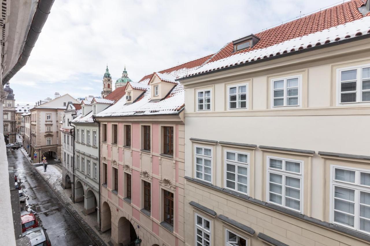 Charles Bridge Royal Apartments - Castle District Praag Buitenkant foto