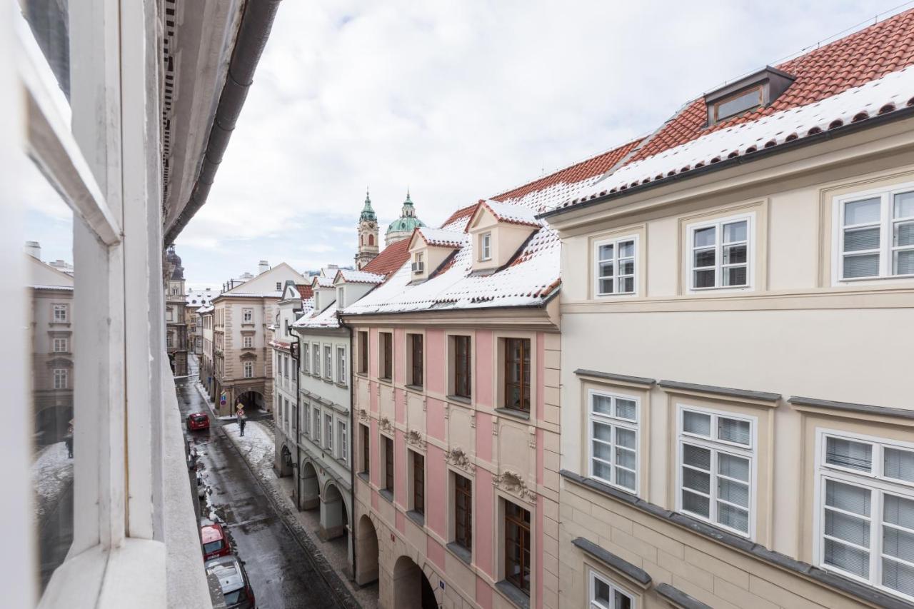 Charles Bridge Royal Apartments - Castle District Praag Buitenkant foto