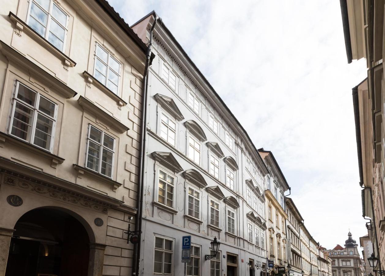 Charles Bridge Royal Apartments - Castle District Praag Buitenkant foto
