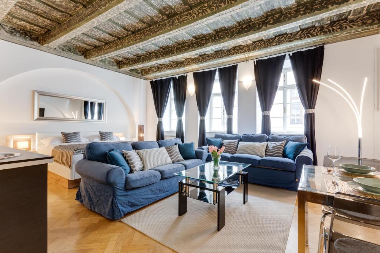 Charles Bridge Royal Apartments - Castle District Praag Buitenkant foto