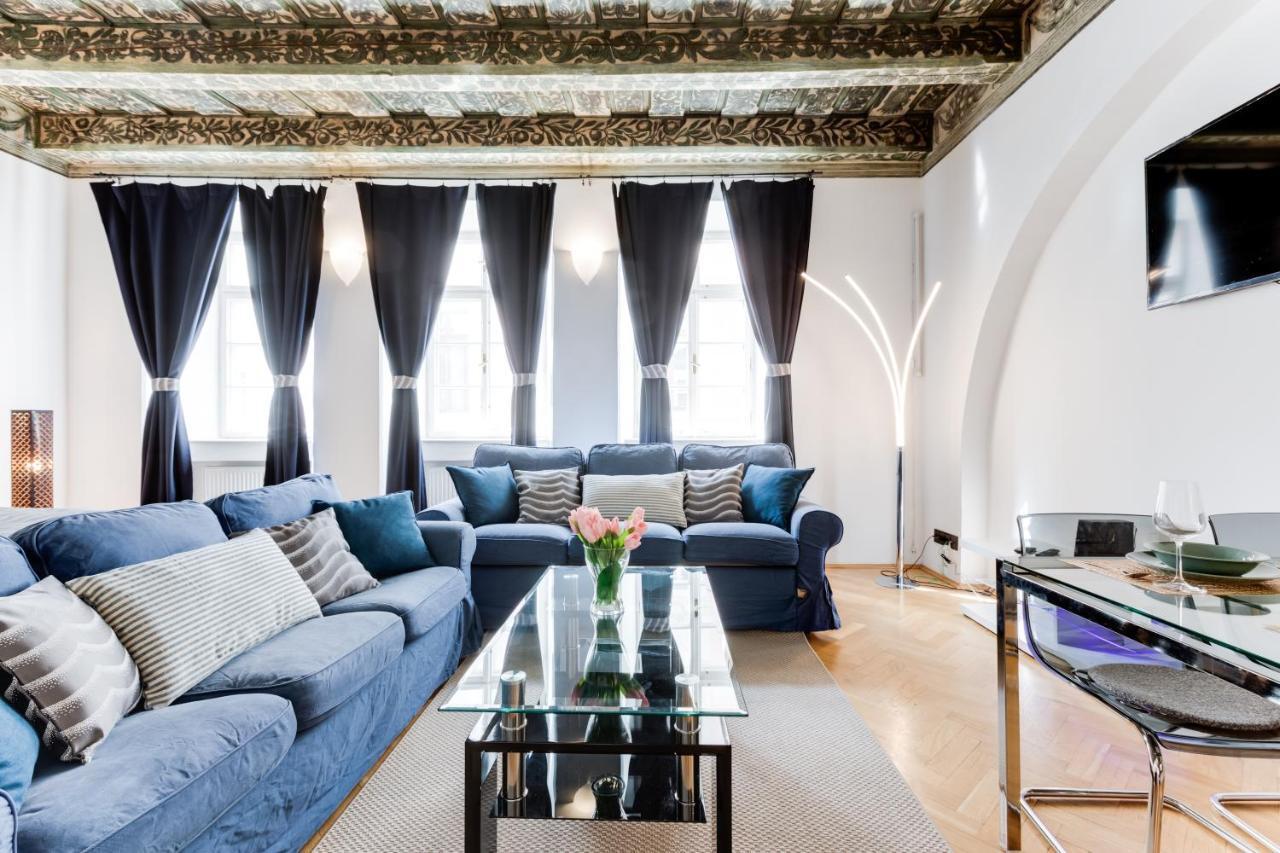 Charles Bridge Royal Apartments - Castle District Praag Buitenkant foto