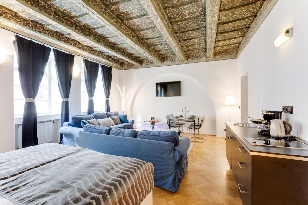 Charles Bridge Royal Apartments - Castle District Praag Buitenkant foto